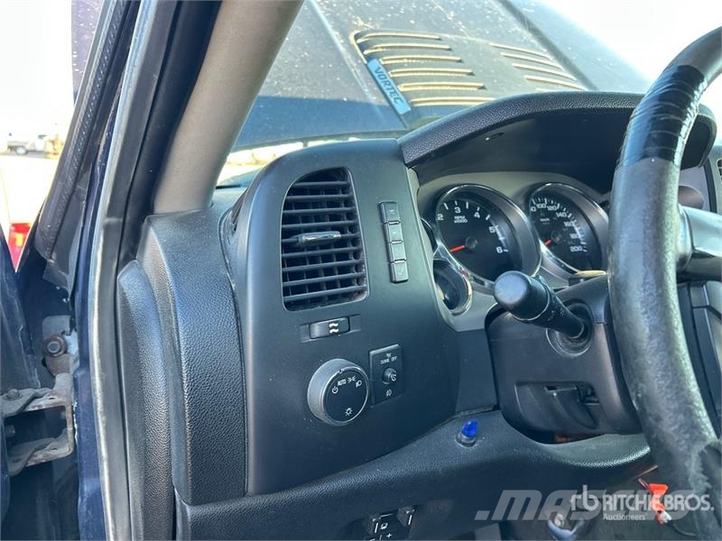 Chevrolet 2500HD 4x4 Extended Cab Flatbed Truck Kamioni sa otvorenim sandukom