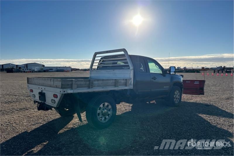 Chevrolet 2500HD 4x4 Extended Cab Flatbed Truck Kamioni sa otvorenim sandukom