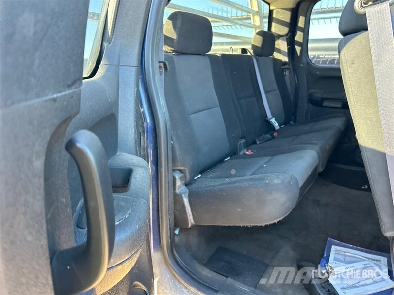 Chevrolet 2500HD 4x4 Extended Cab Flatbed Truck Kamioni sa otvorenim sandukom