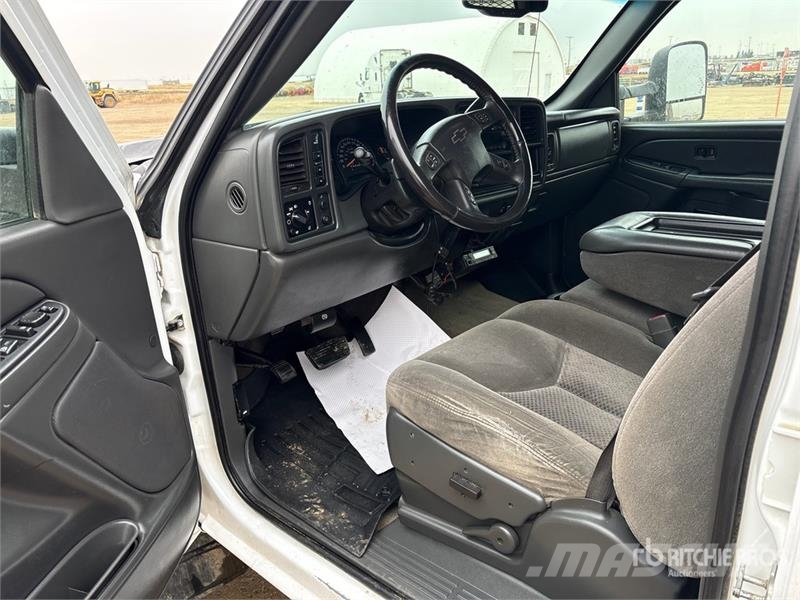 Chevrolet 3500 平板式/側卸式卡車