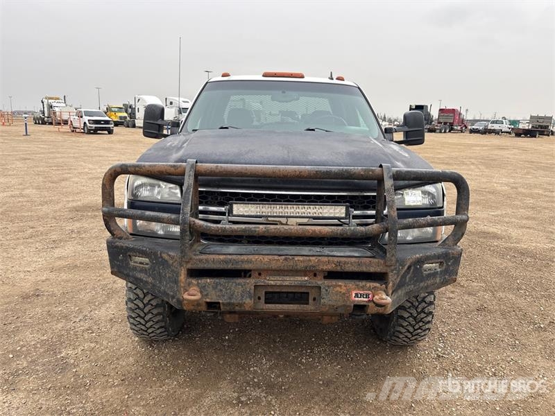 Chevrolet 3500 平板式/側卸式卡車