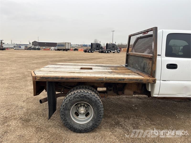Chevrolet 3500 平板式/側卸式卡車