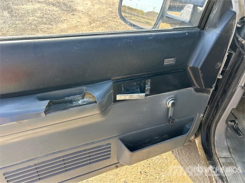 Chevrolet 3500 Platformos/ Pakrovimas iš šono