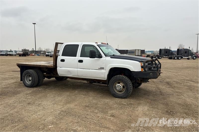 Chevrolet 3500 平板式/側卸式卡車