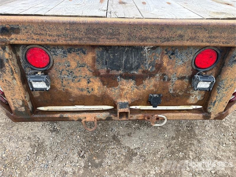 Chevrolet 3500 平板式/側卸式卡車