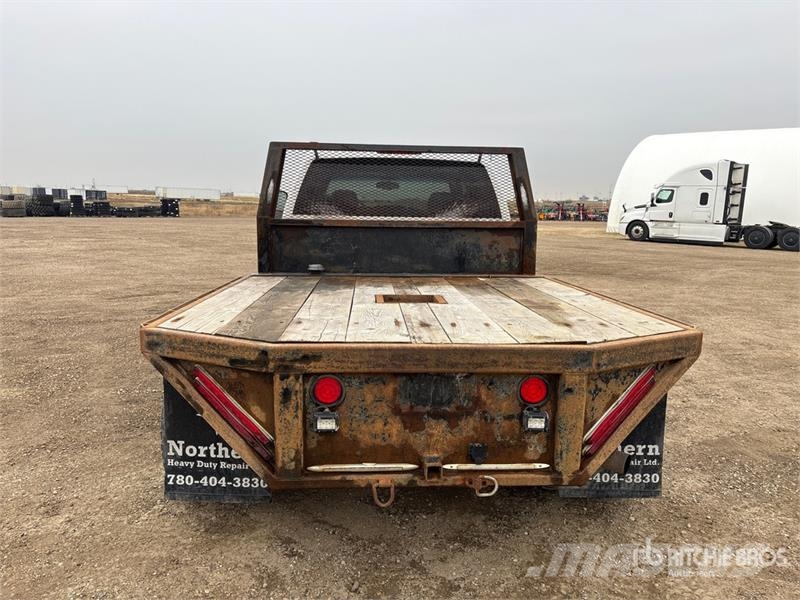 Chevrolet 3500 平板式/側卸式卡車