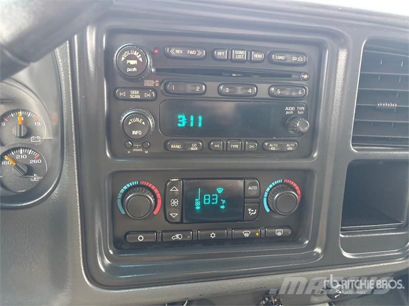 Chevrolet 3500 平板式/側卸式卡車