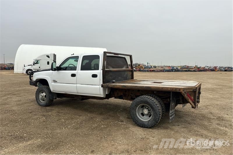 Chevrolet 3500 平板式/側卸式卡車