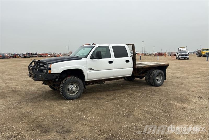 Chevrolet 3500 平板式/側卸式卡車