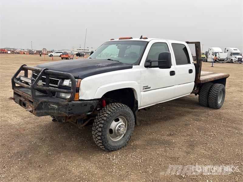 Chevrolet 3500 平板式/側卸式卡車