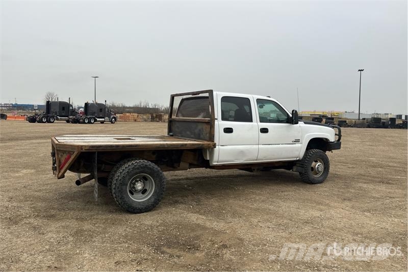 Chevrolet 3500 平板式/側卸式卡車