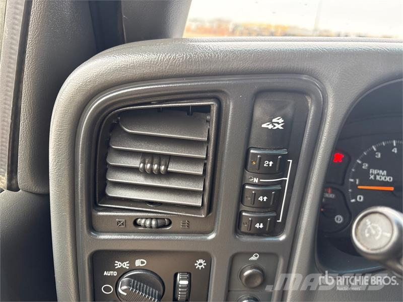 Chevrolet 3500 平板式/側卸式卡車