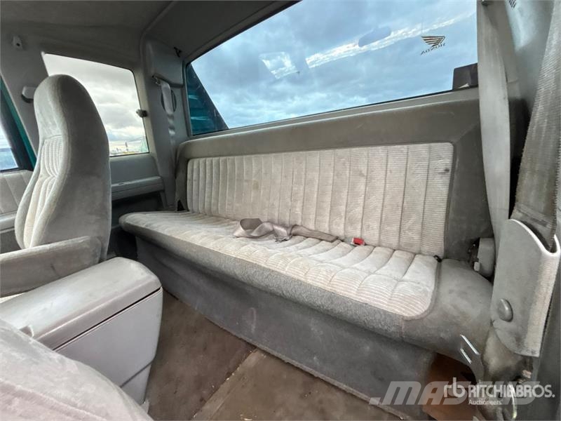 Chevrolet 3500 4x4 Extended Cab Pickup Andre