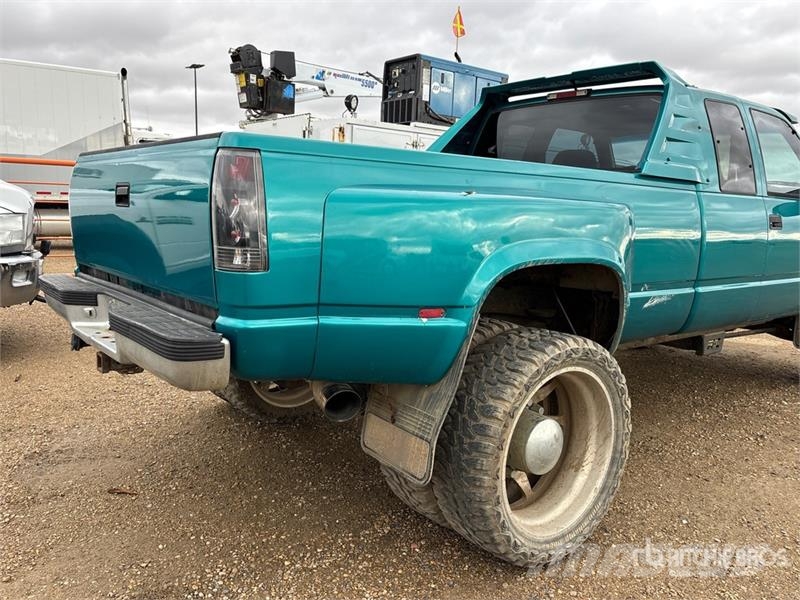 Chevrolet 3500 4x4 Extended Cab Pickup Andre