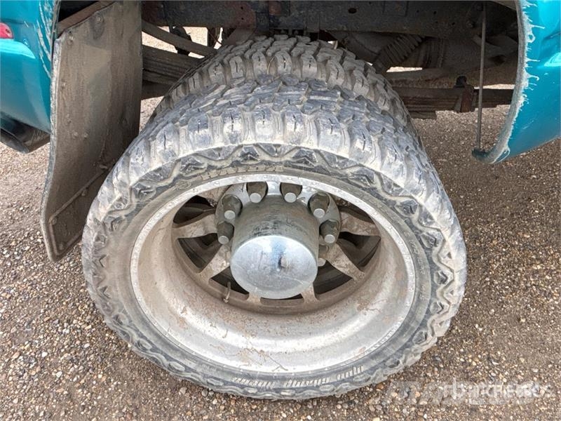 Chevrolet 3500 4x4 Extended Cab Pickup Andre