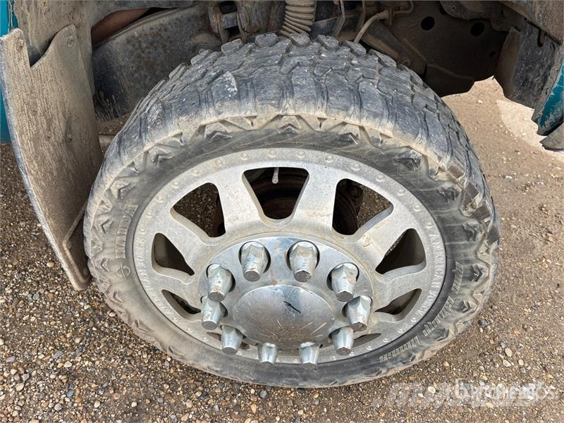 Chevrolet 3500 4x4 Extended Cab Pickup Andre