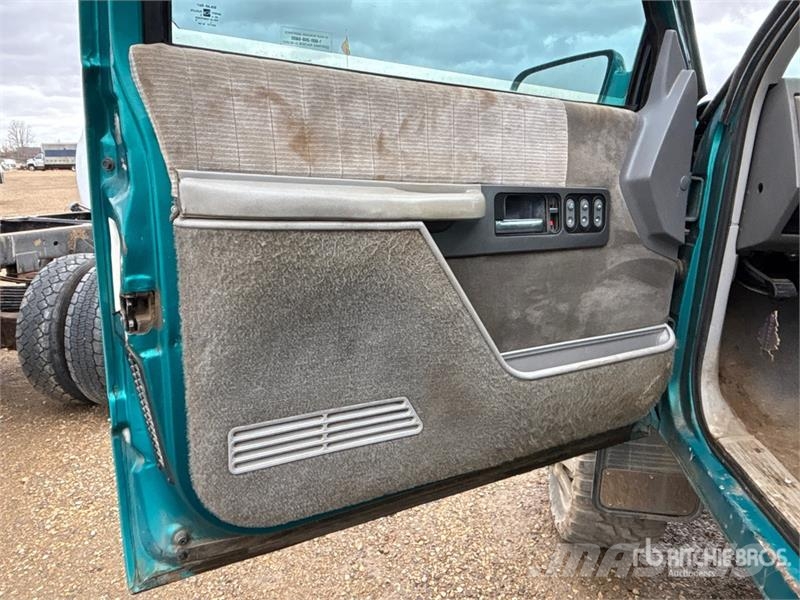 Chevrolet 3500 4x4 Extended Cab Pickup Andre