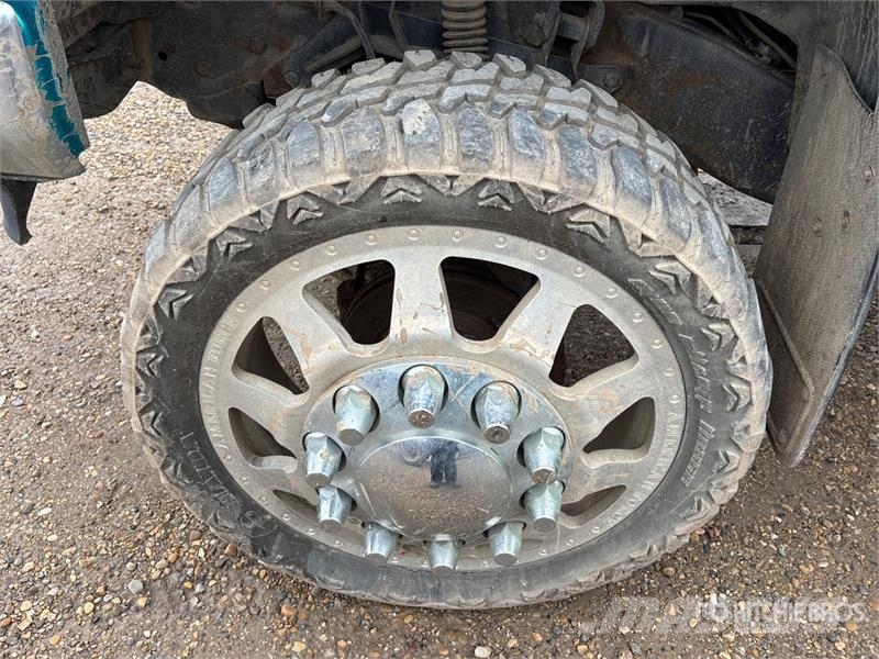 Chevrolet 3500 4x4 Extended Cab Pickup Andre