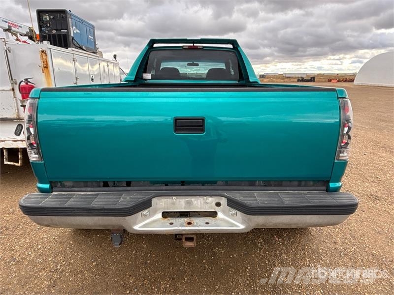 Chevrolet 3500 4x4 Extended Cab Pickup Andre