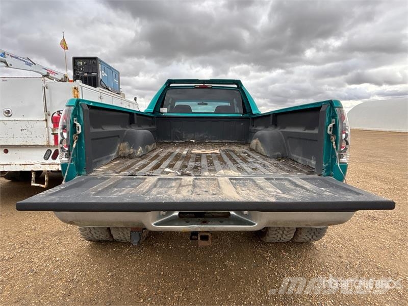 Chevrolet 3500 4x4 Extended Cab Pickup Andre