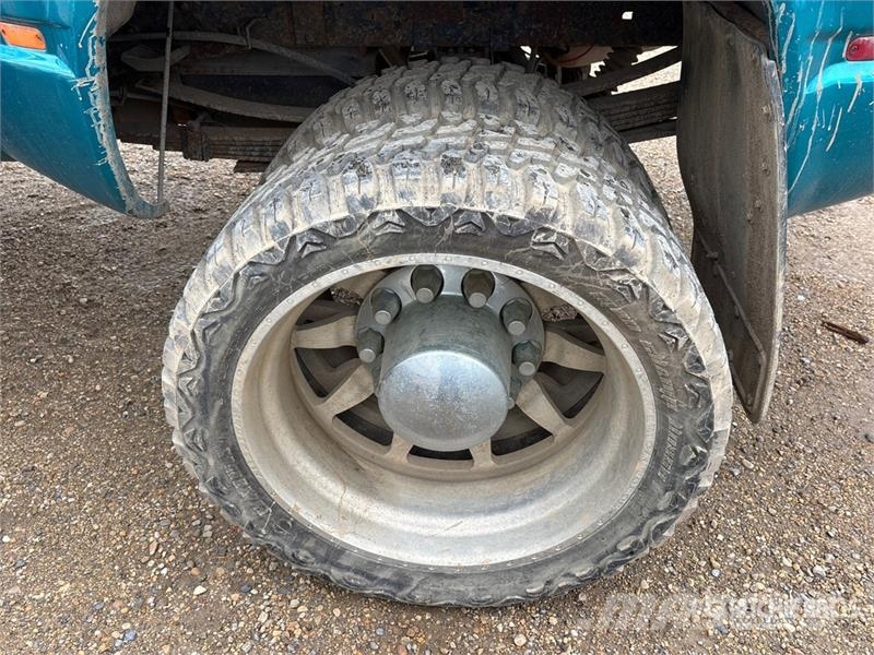 Chevrolet 3500 4x4 Extended Cab Pickup Andre