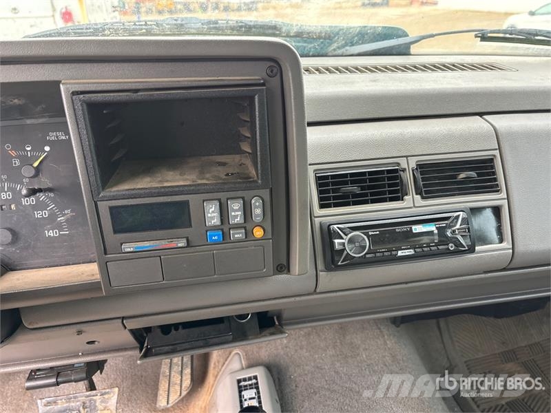 Chevrolet 3500 4x4 Extended Cab Pickup Andre