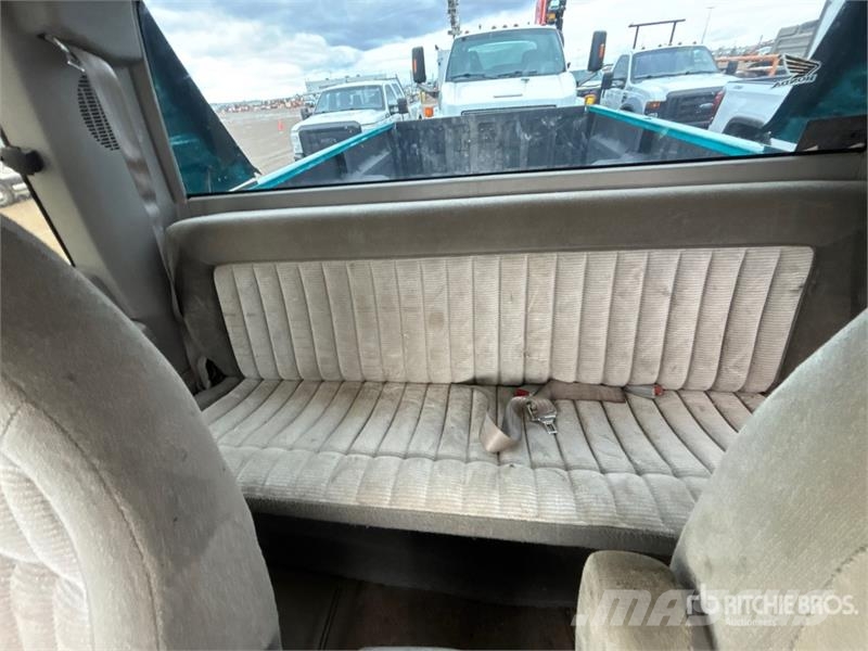 Chevrolet 3500 4x4 Extended Cab Pickup Andre
