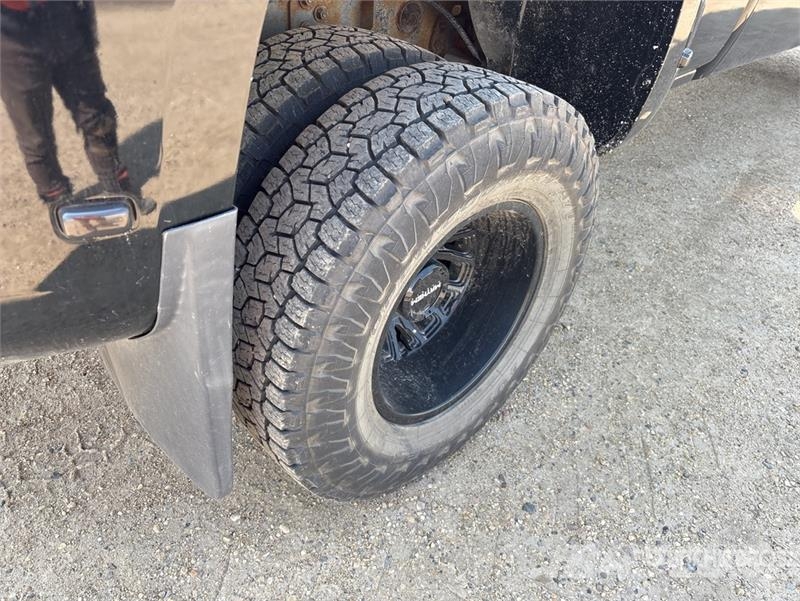 Chevrolet 3500 HD 4x4 Crew Cab Pickup Autre fourgon / utilitaire
