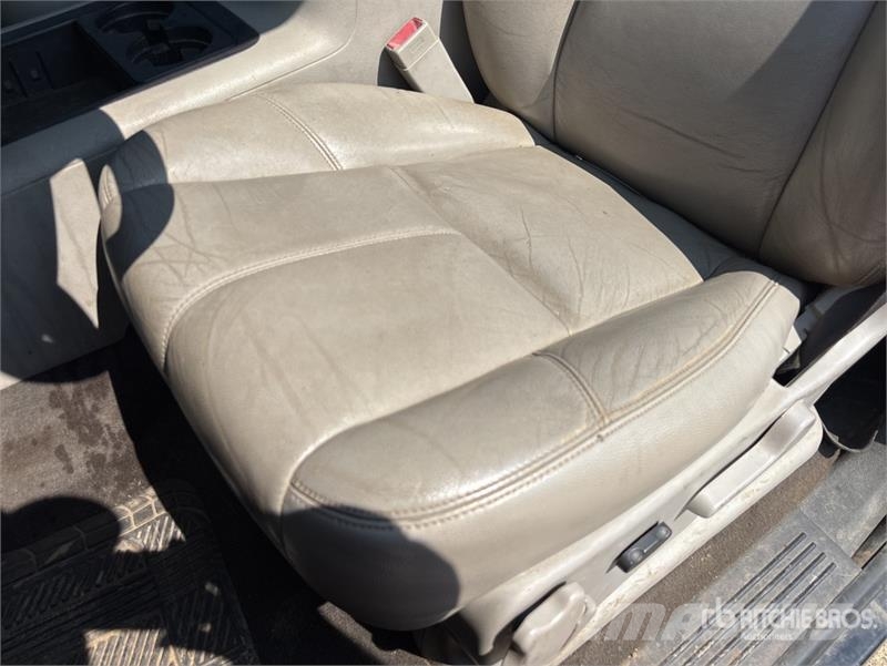 Chevrolet 3500 HD 4x4 Crew Cab Pickup Other