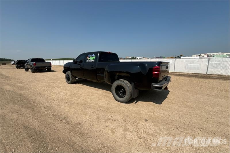 Chevrolet 3500 HD 4x4 Crew Cab Pickup Other