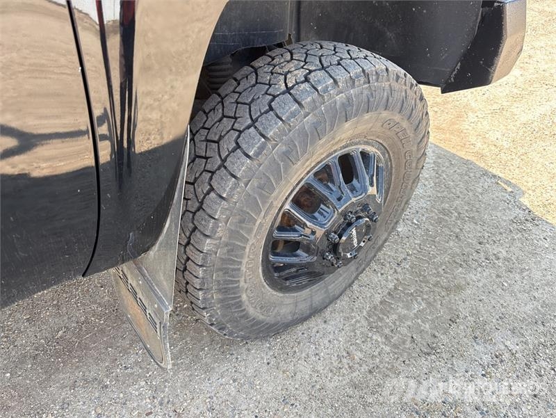 Chevrolet 3500 HD 4x4 Crew Cab Pickup Autre fourgon / utilitaire