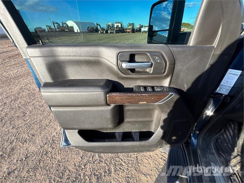 Chevrolet 3500 HD LT 4x4 Crew Cab Pickup Ostalo