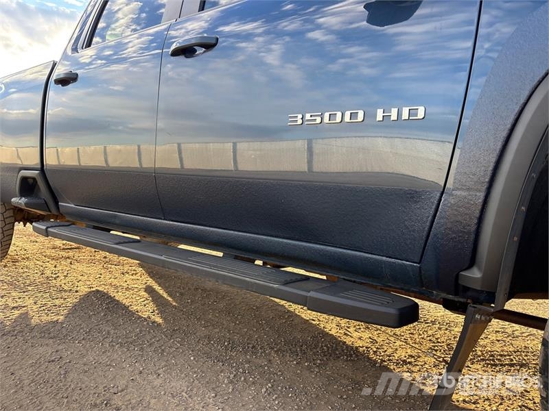 Chevrolet 3500 HD LT 4x4 Crew Cab Pickup Ostalo