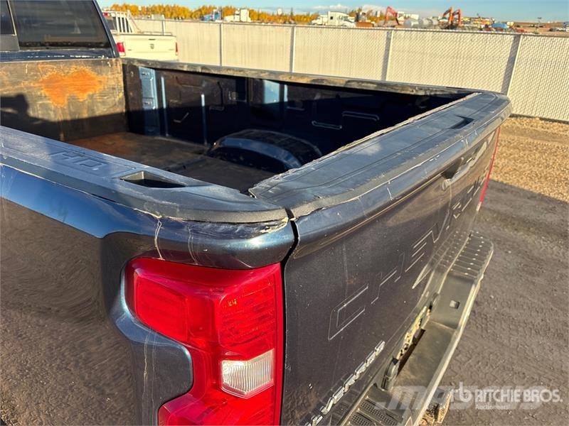 Chevrolet 3500 HD LT 4x4 Crew Cab Pickup Ostalo