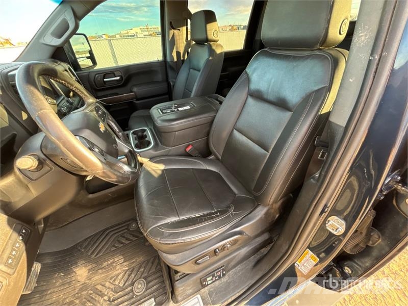 Chevrolet 3500 HD LT 4x4 Crew Cab Pickup Ostalo