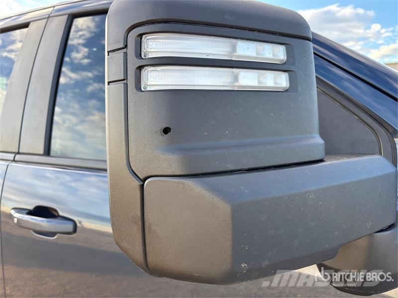 Chevrolet 3500 HD LT 4x4 Crew Cab Pickup Ostalo