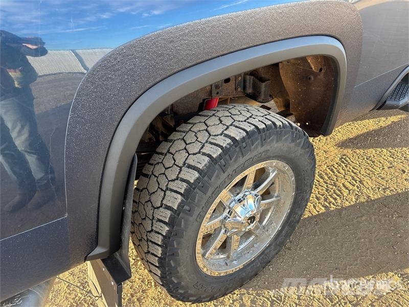 Chevrolet 3500 HD LT 4x4 Crew Cab Pickup Ostalo