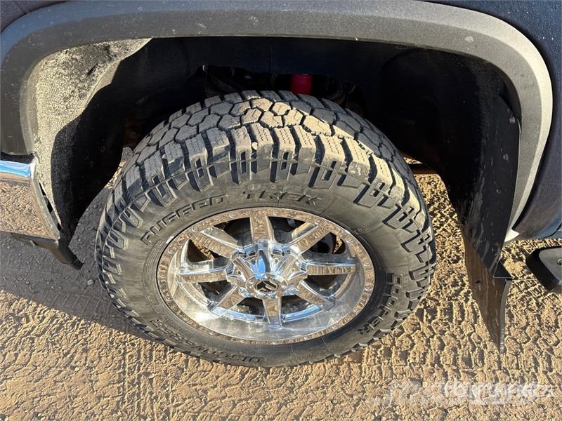 Chevrolet 3500 HD LT 4x4 Crew Cab Pickup Ostalo