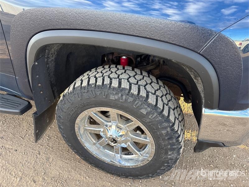 Chevrolet 3500 HD LT 4x4 Crew Cab Pickup Ostalo