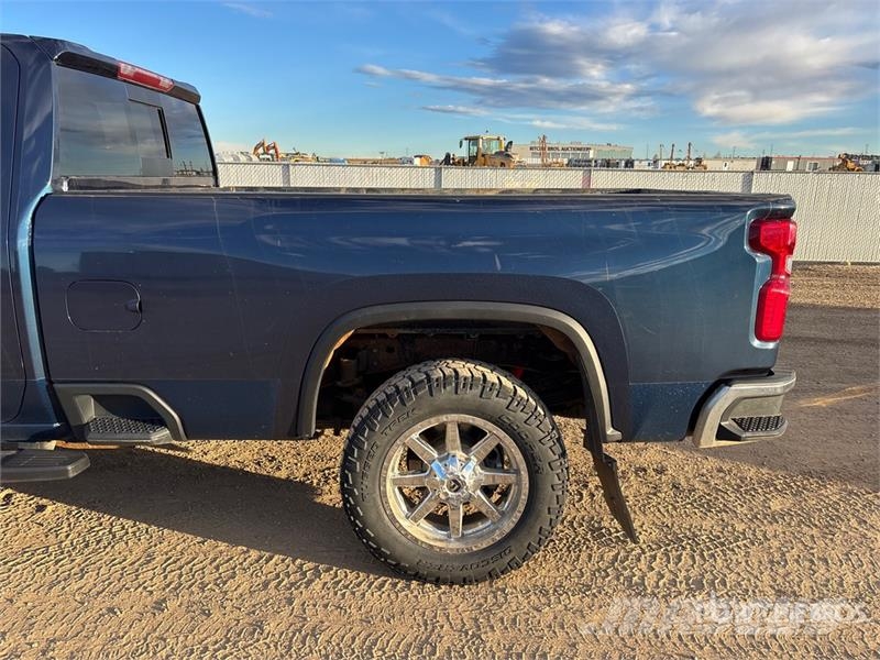 Chevrolet 3500 HD LT 4x4 Crew Cab Pickup Ostalo