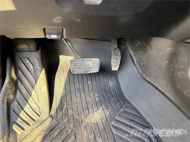 Chevrolet 3500 HD LT 4x4 Crew Cab Pickup Ostalo