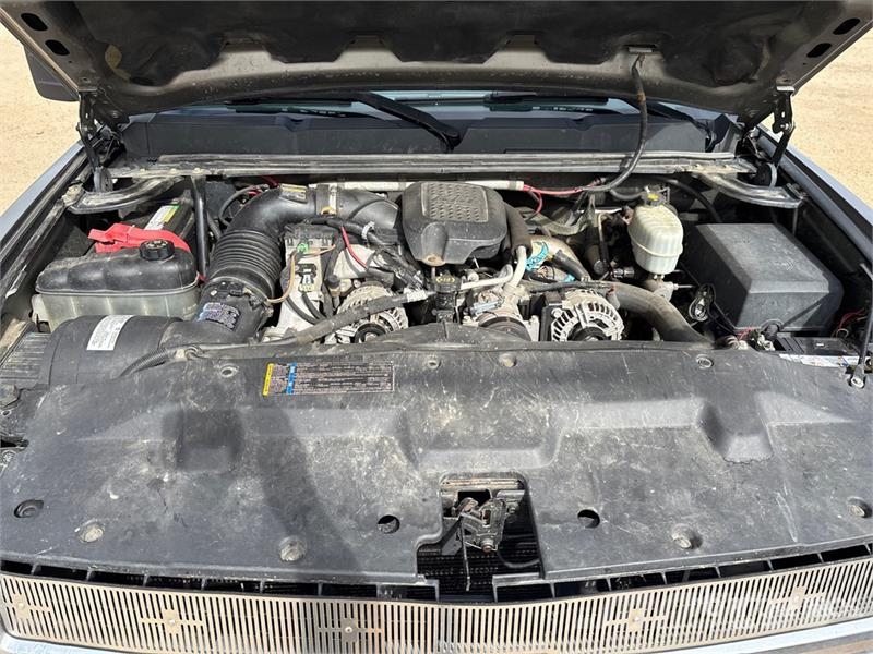 Chevrolet 3500 HD LTZ 4x4 Crew Cab Pickup Egyéb