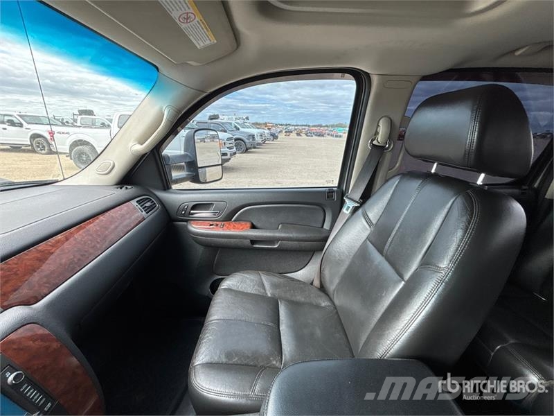 Chevrolet 3500 HD LTZ 4x4 Crew Cab Pickup Egyéb