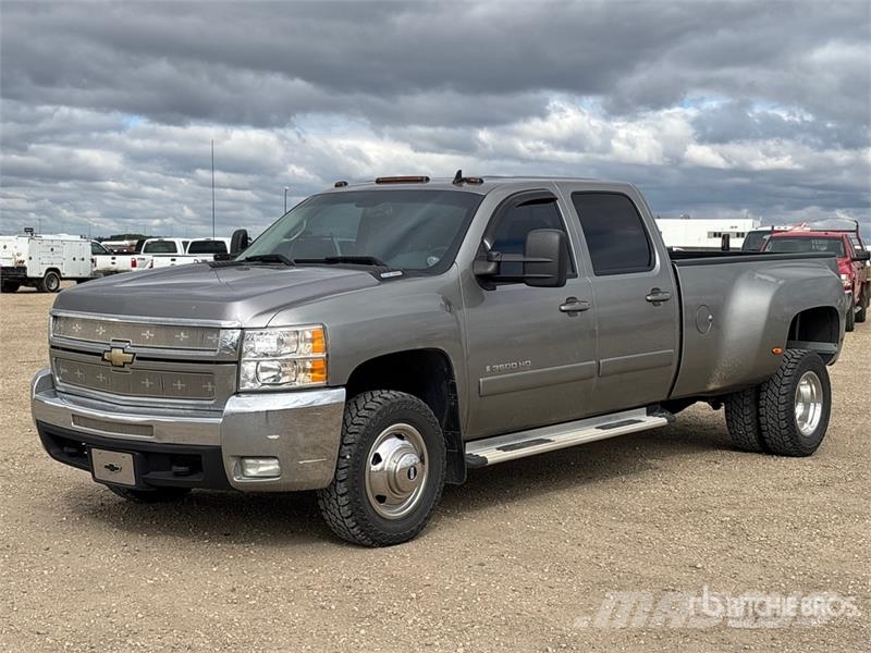 Chevrolet 3500 HD LTZ 4x4 Crew Cab Pickup Egyéb