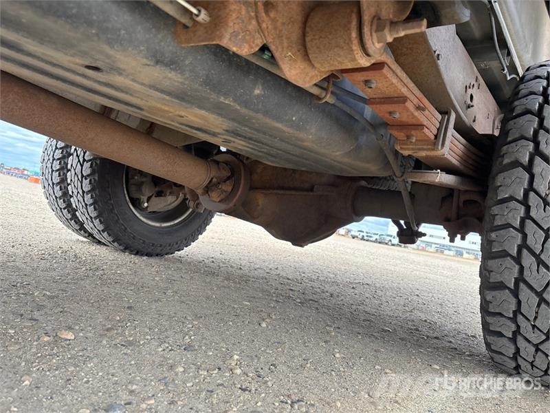 Chevrolet 3500 HD LTZ 4x4 Crew Cab Pickup Egyéb