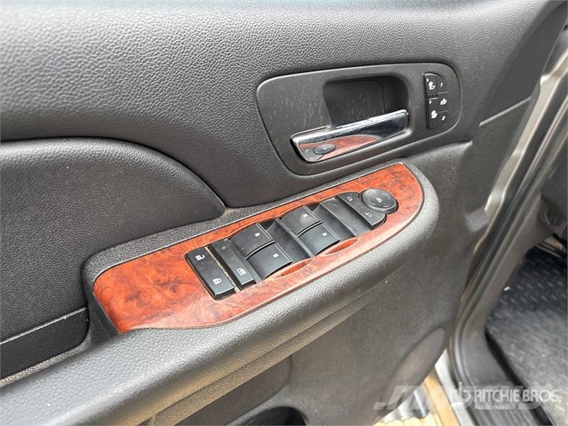 Chevrolet 3500 HD LTZ 4x4 Crew Cab Pickup Egyéb