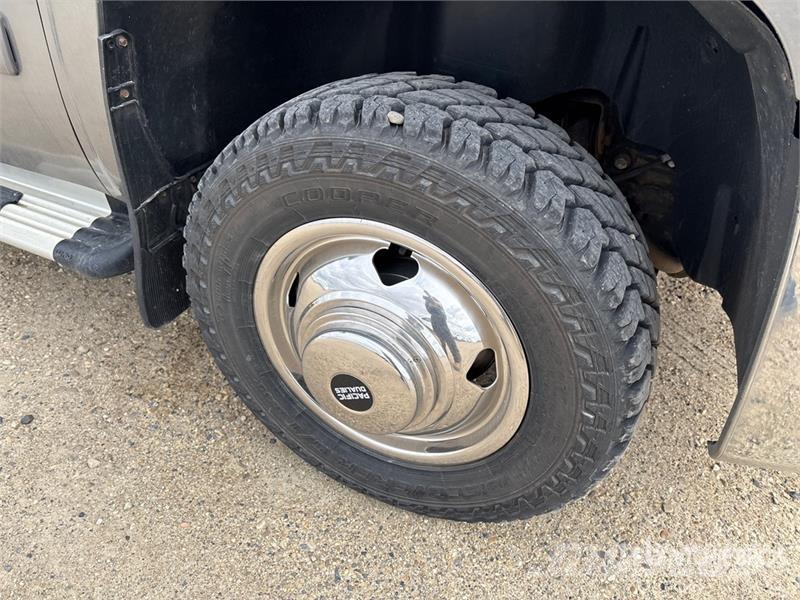 Chevrolet 3500 HD LTZ 4x4 Crew Cab Pickup Egyéb
