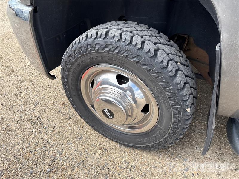 Chevrolet 3500 HD LTZ 4x4 Crew Cab Pickup Egyéb