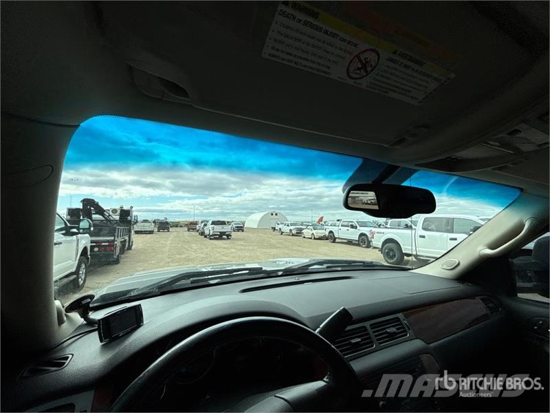 Chevrolet 3500 HD LTZ 4x4 Crew Cab Pickup Egyéb