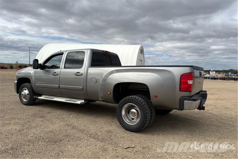 Chevrolet 3500 HD LTZ 4x4 Crew Cab Pickup Egyéb